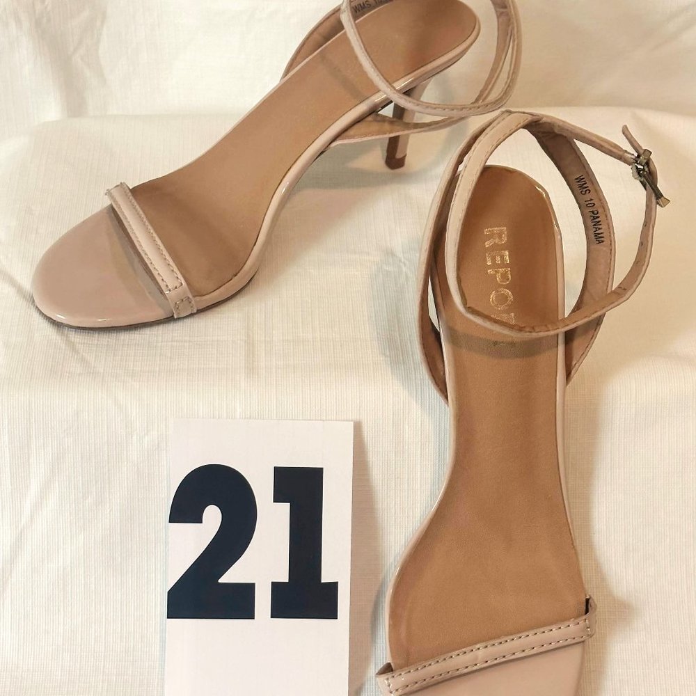 Report Beige heels